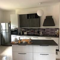 Cucina con isola in perfette condizioni