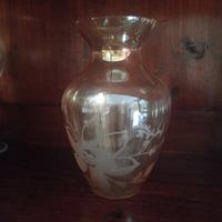 I vaso di vetro decorato 