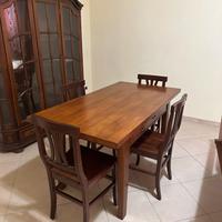 Tavolo da pranzo in legno con 4 sedie