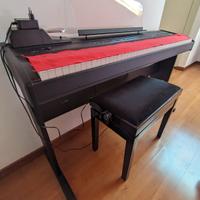 Pianoforte Orla stage studio con mobiletto e sedia