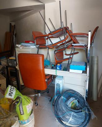 poltrone e tavolo per ufficio 