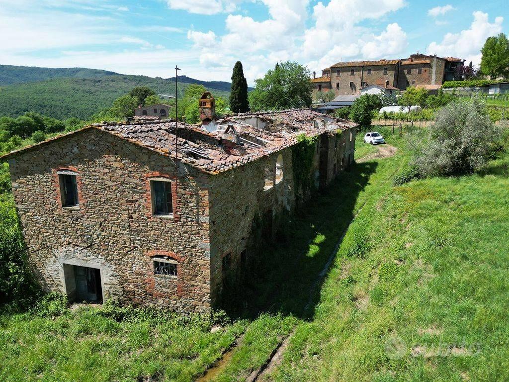 Rustico / Casale di 975 m² con più di 5 locali e b - Vista 4