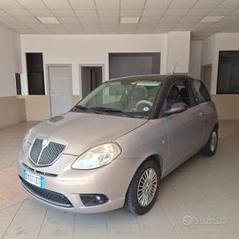 Lancia Ypsilon 1.3 MJT 75 CV Platino