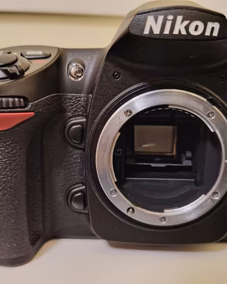 Nikon D200 Corpo Macchina + Obiettivi Nikkor AF-S 