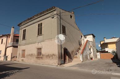 CASA SEMINDIPENDENTE A PESCARA