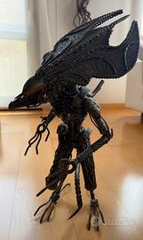 Alien in metallo fatto a mano