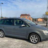 Volkswagen Touran 1.6 16V FSI Highline UNI.PRO 12 