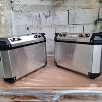 Coppia di valigie Givi trekker Outback 37litri.
