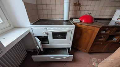 Stufa a legna con forno 