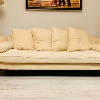 Divano + 1 poltrona + 1 poggiapiedi