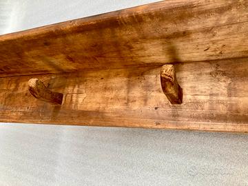 Appendiabiti a muro con cappelliera