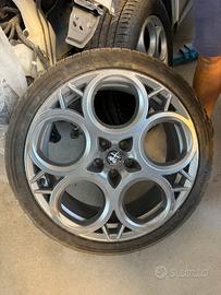 Cerchio Alfa Romeo Tonale R20 con gomma