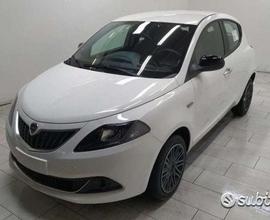 Lancia ypsilon 1.0 hybrid silver km 0 pronta conse