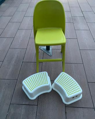 Sedia ikea verde e due sgabelli bagno ikea