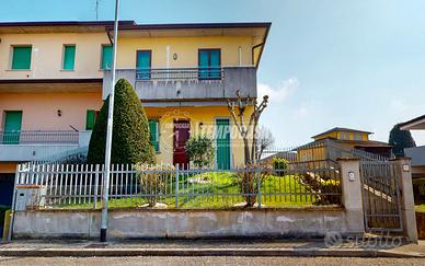 TRILOCALE CON INGRESSO INDIPENDENTE E GARAGE DOPPI