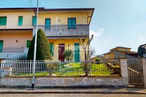 TRILOCALE CON INGRESSO INDIPENDENTE E GARAGE DOPPI