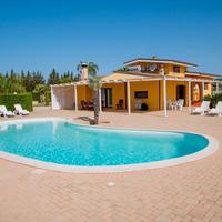 Villa con piscina da 8 a 14posti vic gallipoli