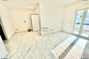 Appartamenti 3 vani con terrazzino e box auto