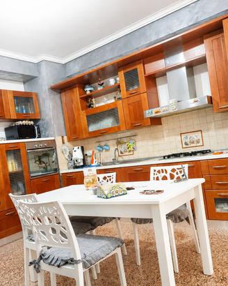 Cucina ne tavolo ne sedie ne frigo !