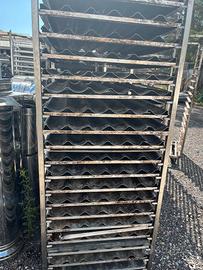 Carrello in acciaio con teglie per baguettes