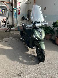 Beverly 300 s