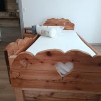 letto singolo in legno 