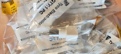 Connettori BNC verticali da PCB nuovi