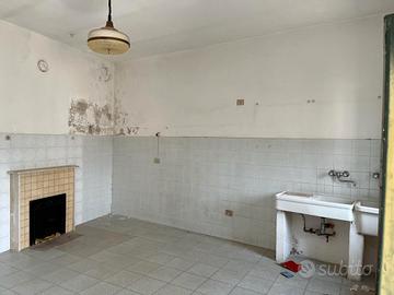 Casa Indipendente In Salita Amendola, 6