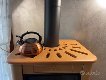 stufa a legna in maiolica con forno