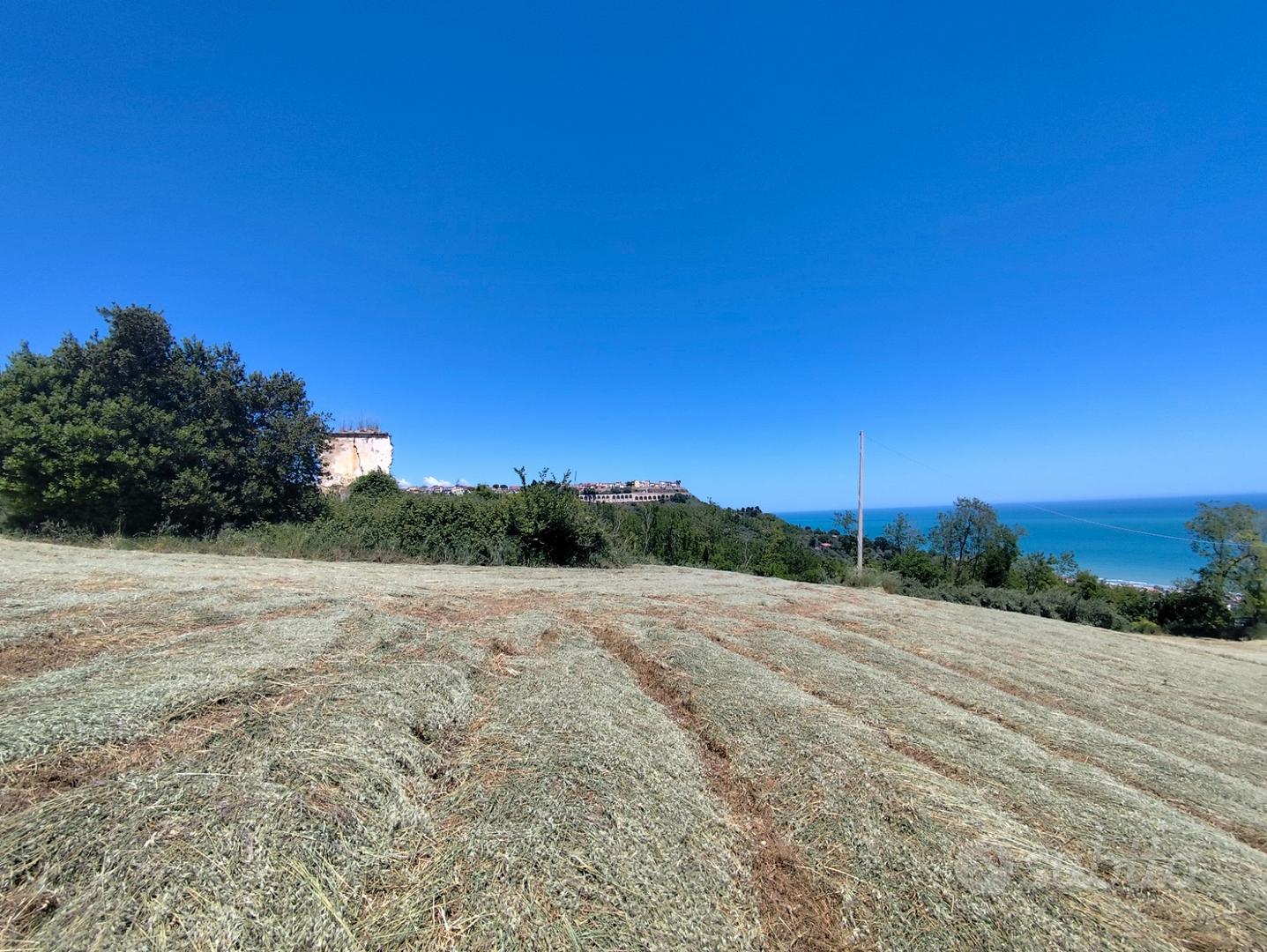 Terreno vista mare-commerciale o villa bifamiliar - Altro