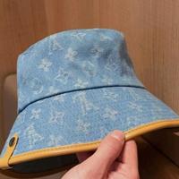 Cappello Bob con stampa floreale e lettere