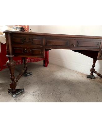 Scrivania in legno
