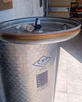 CONTENITORE INOX PER VINO.