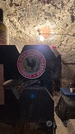 Antiche rastrelliere per vino