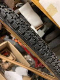 Pneumatico Duro nuovo per bici – 28" / 37-622