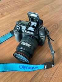 OLYMPUS E3 + OBIETTIVO ZUIKO ZOOM 14-42 F 3,5-5,6
