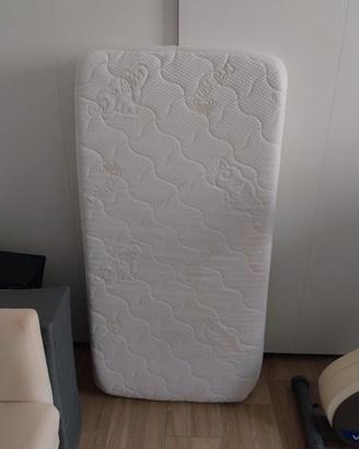 Lettino Pali bambino/a con sponde e materasso nuo