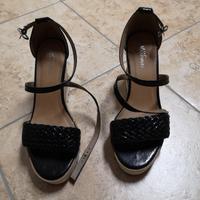 Sandali neri con zeppa