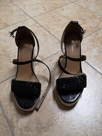 Sandali neri con zeppa