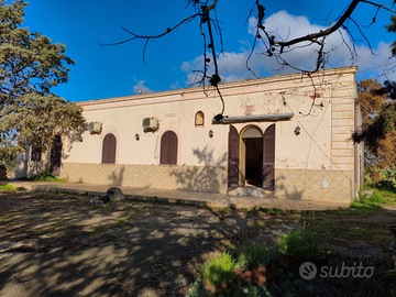 Antico casale nella campagna di Mottola