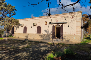 Antico casale nella campagna di Mottola