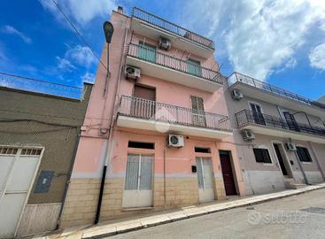 CASA SEMINDIPENDENTE A CANOSA DI PUGLIA