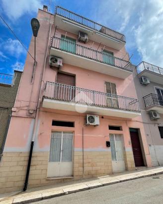 CASA SEMINDIPENDENTE A CANOSA DI PUGLIA