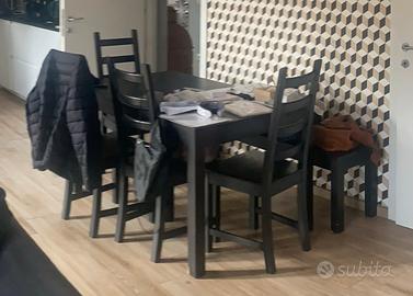 Tavolo da cucina con panca e 4 sedie