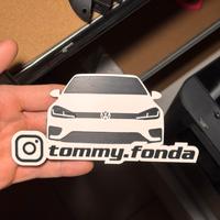 Realizzazione in 3d macchina con logo insta