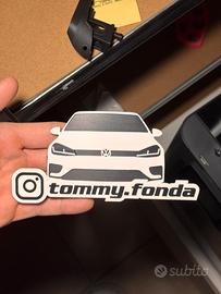 Realizzazione in 3d macchina con logo insta