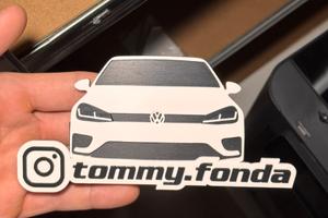 Realizzazione in 3d macchina con logo insta