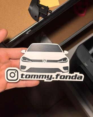 Realizzazione in 3d macchina con logo insta