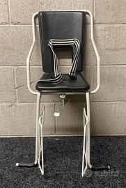 Seggiolino e casco da bambino per bici bicicletta