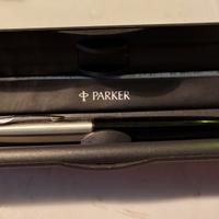 PARKER ROLLER  RESINA E ACCIAIO CON CAPPUCCIO+BOX